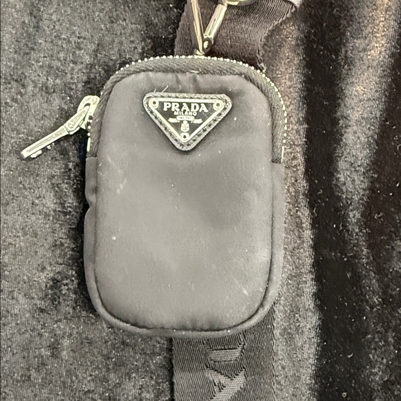 Prada Re-Edition 2005 Re-Nylon bag in black - Picture 5 of 13